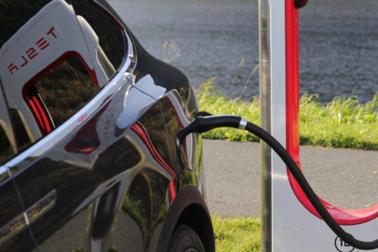 Elektrisch rijden minder in trek door onzekerheid Elektrisch rijden minder in trek door onzekerheid