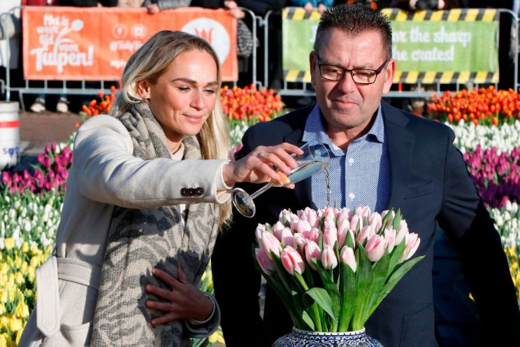 Irene Schouten doopt tulp Irene Schouten doopt tulp