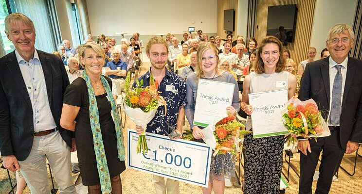 Masterscriptie over schimmel leest als roman Masterscriptie over schimmel leest als roman