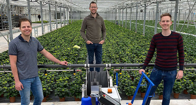 Robur robot rijdt over SmartFlo Track WPS Robur robot rijdt over SmartFlo Track WPS