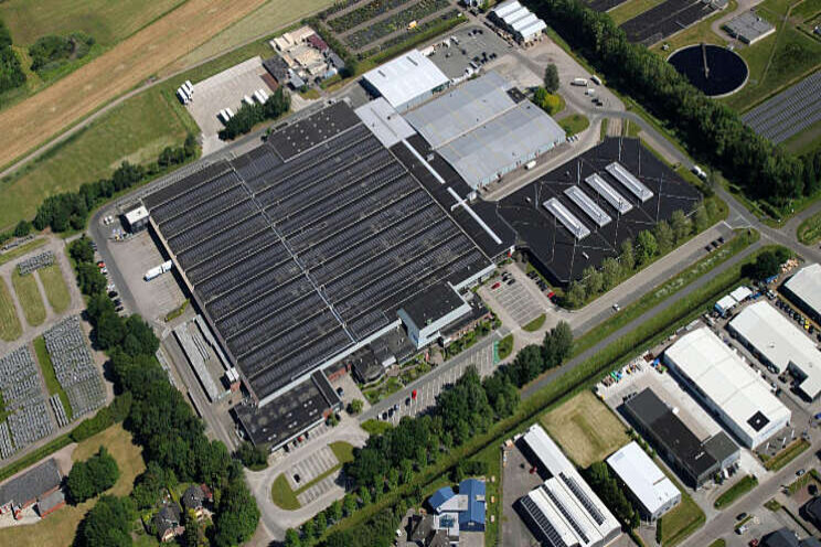 25.000 zonnepanelen op daken Royal FloraHolland 25.000 zonnepanelen op daken Royal FloraHolland