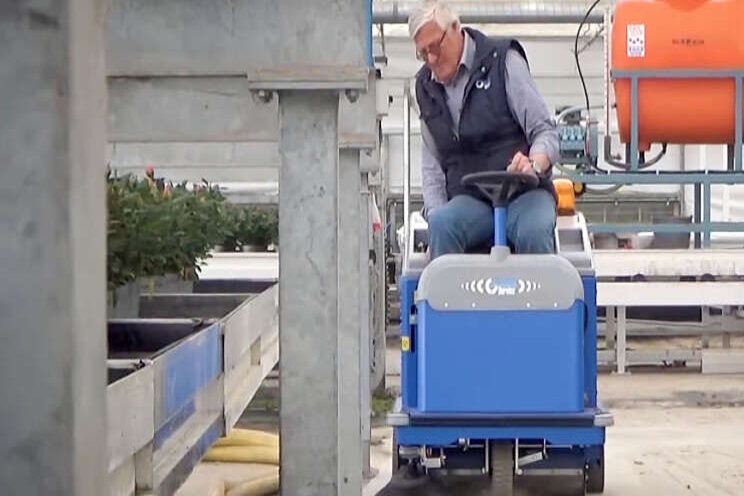 Nieuwe veegmachines voor paprikakwekerij Overgaag Nieuwe veegmachines voor paprikakwekerij Overgaag