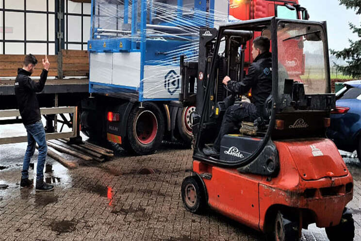 Reintjes plaatst machine voor uitvouwen klapkratten Reintjes plaatst machine voor uitvouwen klapkratten