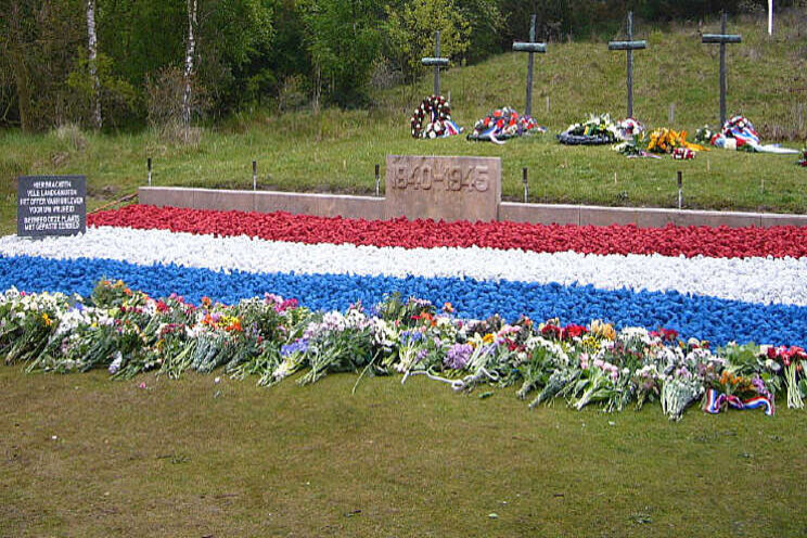 Via Tikkie bloemen doneren voor oorlogsslachtoffers Via Tikkie bloemen doneren voor oorlogsslachtoffers
